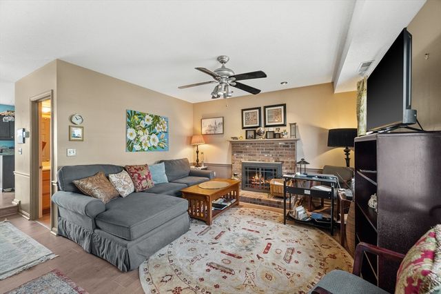 84 Century Way 84, Gardner, MA 01440