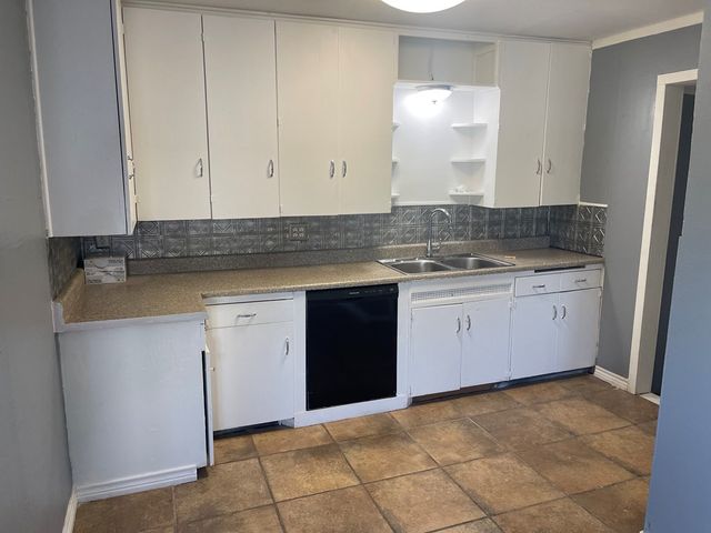 301 E Ave, Ballinger, TX 76821