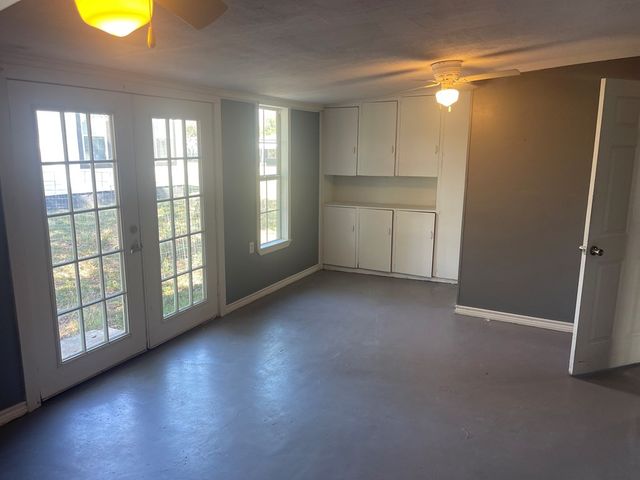 301 E Ave, Ballinger, TX 76821