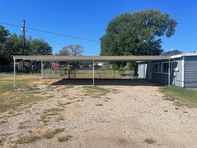 301 E Ave, Ballinger, TX 76821
