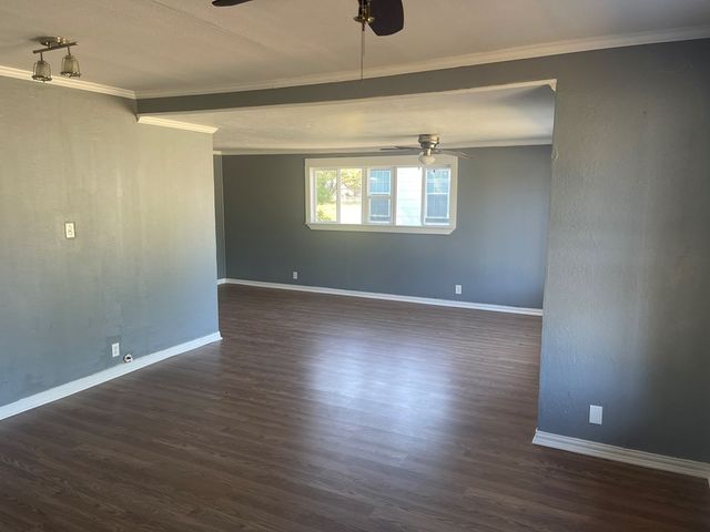 301 E Ave, Ballinger, TX 76821