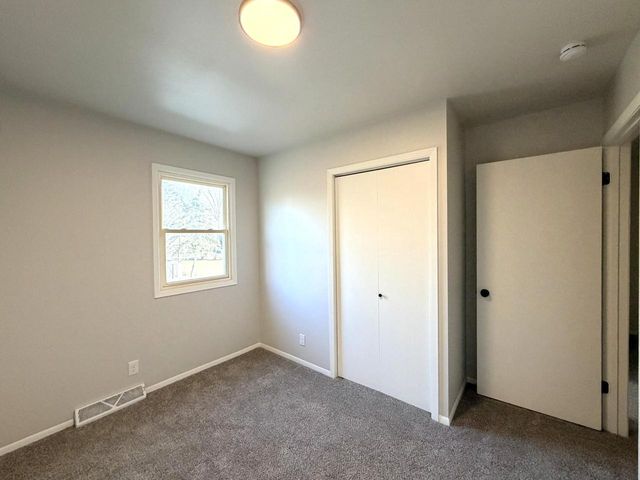 234 Wolf DRIVE, Dousman, WI 53118