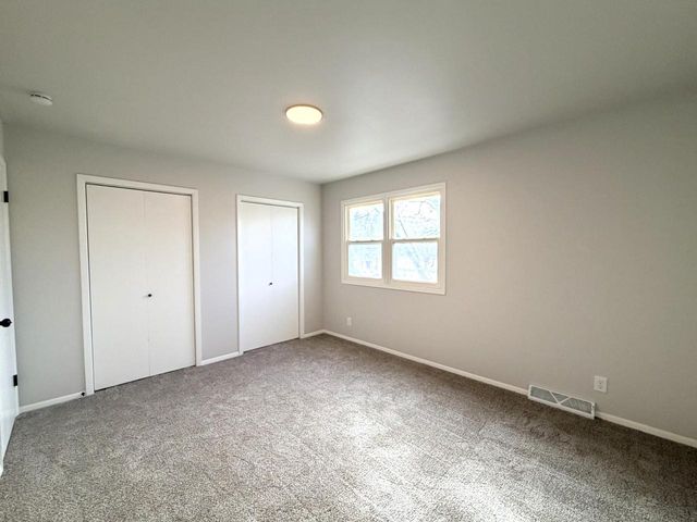 234 Wolf DRIVE, Dousman, WI 53118