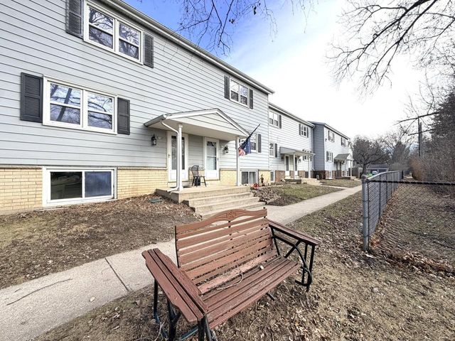 234 Wolf DRIVE, Dousman, WI 53118