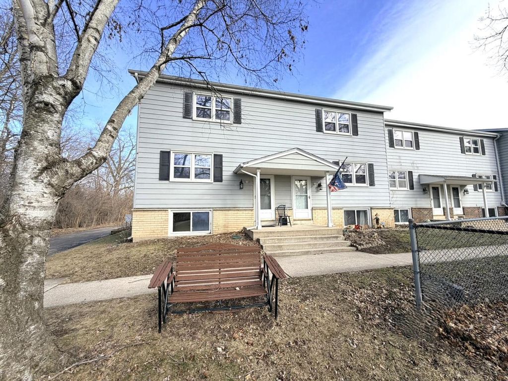 234 Wolf DRIVE, Dousman, WI 53118