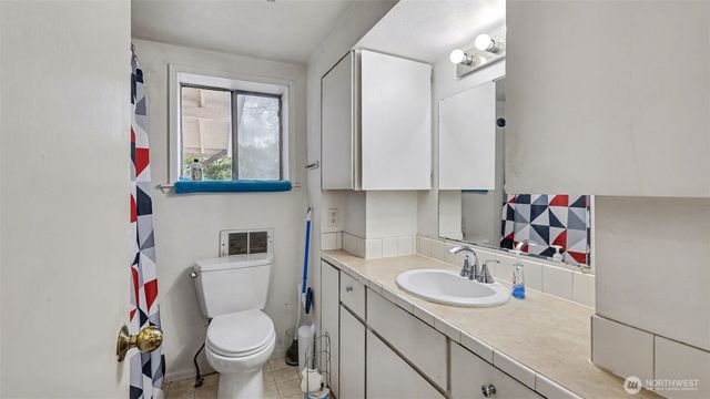 12507 50th Place S, Tukwila, WA 98108