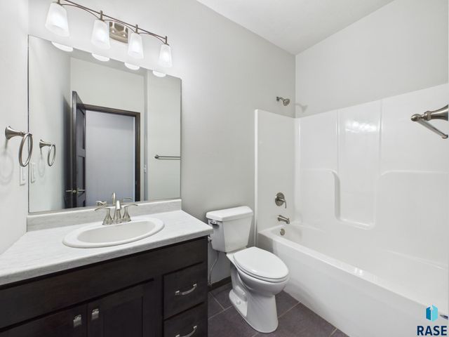 551 Ross St Street, Harrisburg, SD 57032
