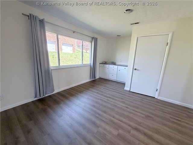 5201 Hammons Drive, Cross Lanes, WV 25313