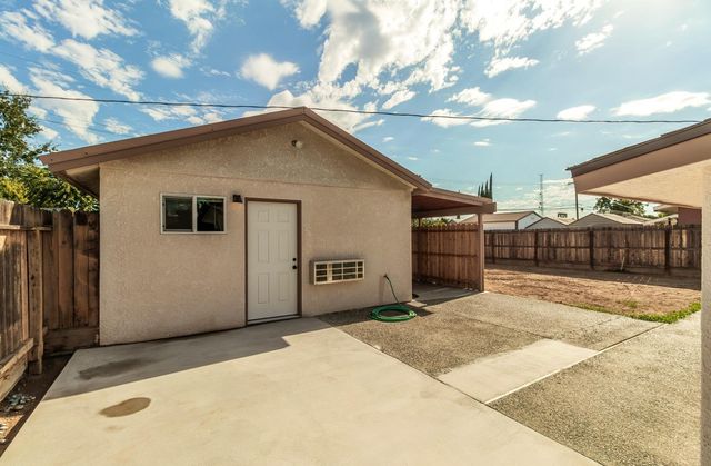 1498 Escalon Avenue, Clovis, CA 93611