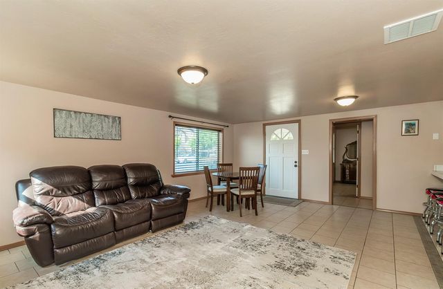 1498 Escalon Avenue, Clovis, CA 93611