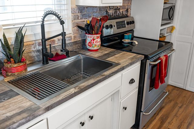 955 ENTRY SCHOOL RD, Fishersville, VA 22939