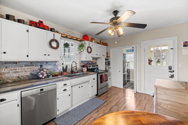 955 ENTRY SCHOOL RD, Fishersville, VA 22939