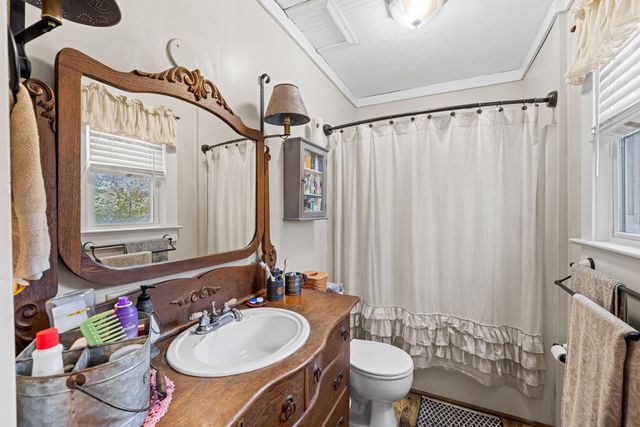 955 ENTRY SCHOOL RD, Fishersville, VA 22939