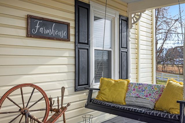 955 ENTRY SCHOOL RD, Fishersville, VA 22939