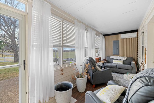 955 ENTRY SCHOOL RD, Fishersville, VA 22939