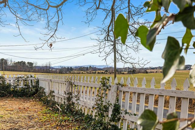 955 ENTRY SCHOOL RD, Fishersville, VA 22939