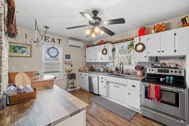 955 ENTRY SCHOOL RD, Fishersville, VA 22939