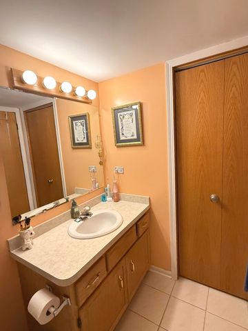 9410 Melvina Avenue 2SW, Oak Lawn, IL 60453