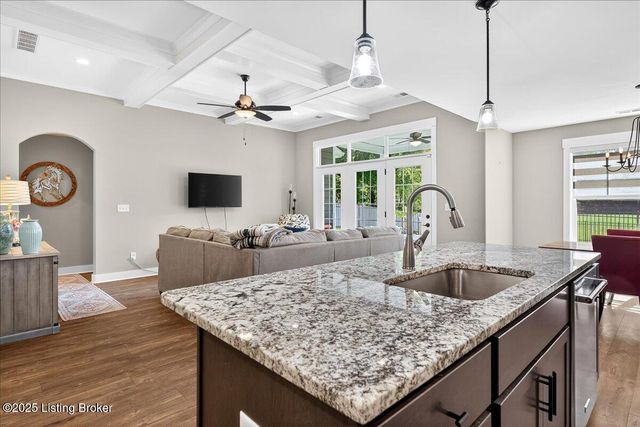 9204 Fairground Rd, Louisville, KY 40291