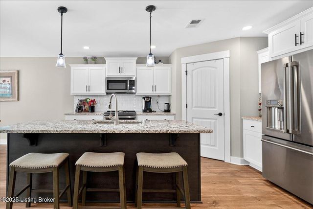 9204 Fairground Rd, Louisville, KY 40291
