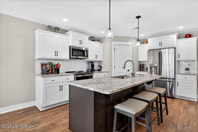 9204 Fairground Rd, Louisville, KY 40291