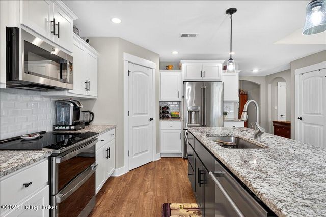 9204 Fairground Rd, Louisville, KY 40291