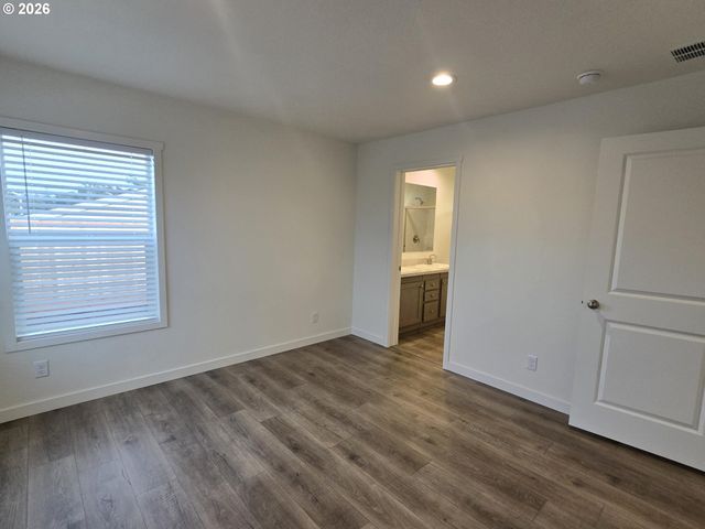 5299 Maple St, Florence, OR 97439