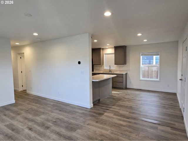 5299 Maple St, Florence, OR 97439