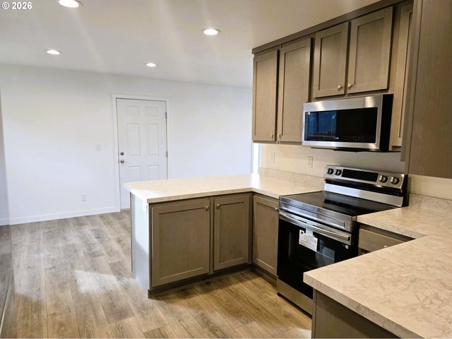 5299 Maple St, Florence, OR 97439