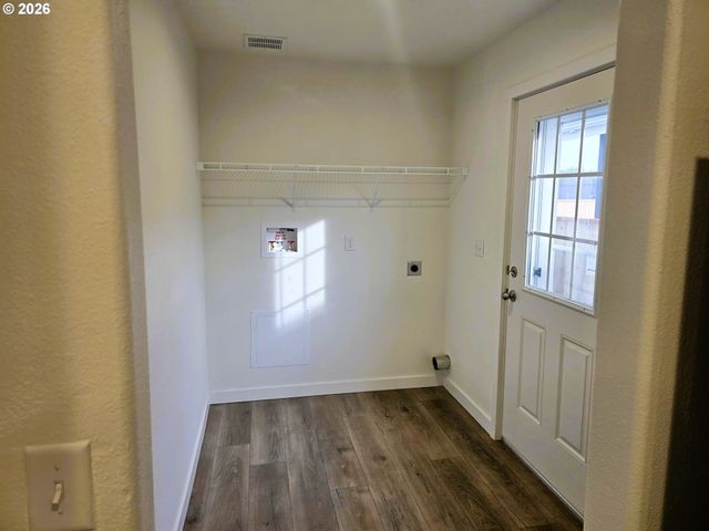 5299 Maple St, Florence, OR 97439