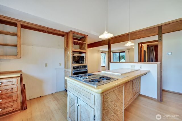 5368 Crystal Springs Drive NE, Bainbridge Island, WA 98110
