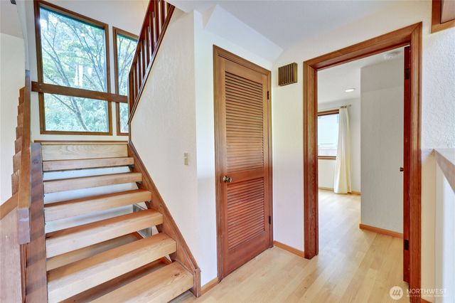5368 Crystal Springs Drive NE, Bainbridge Island, WA 98110