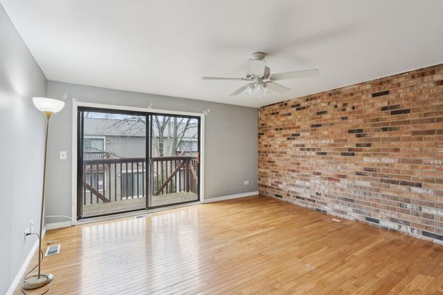 105 W Dover Drive, Mount Prospect, IL 60056