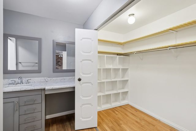105 W Dover Drive, Mount Prospect, IL 60056