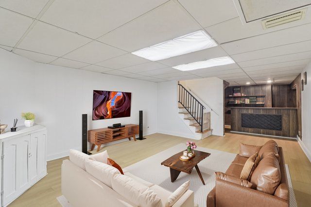 105 W Dover Drive, Mount Prospect, IL 60056