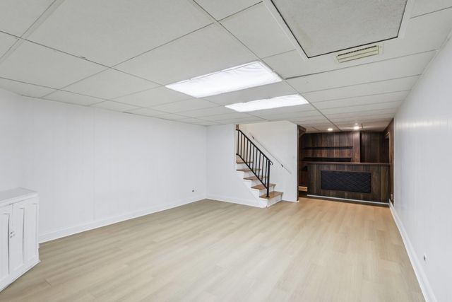 105 W Dover Drive, Mount Prospect, IL 60056