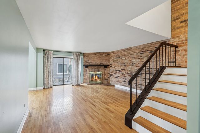 105 W Dover Drive, Mount Prospect, IL 60056