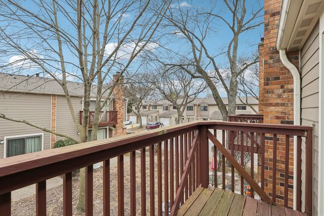 105 W Dover Drive, Mount Prospect, IL 60056