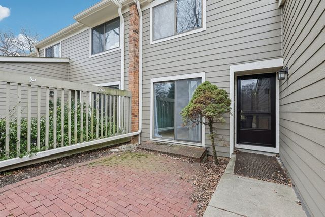 105 W Dover Drive, Mount Prospect, IL 60056