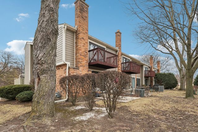 105 W Dover Drive, Mount Prospect, IL 60056