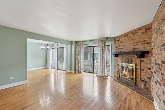 105 W Dover Drive, Mount Prospect, IL 60056