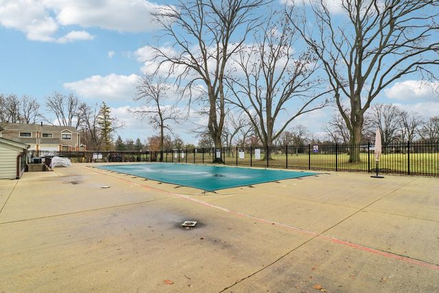 105 W Dover Drive, Mount Prospect, IL 60056