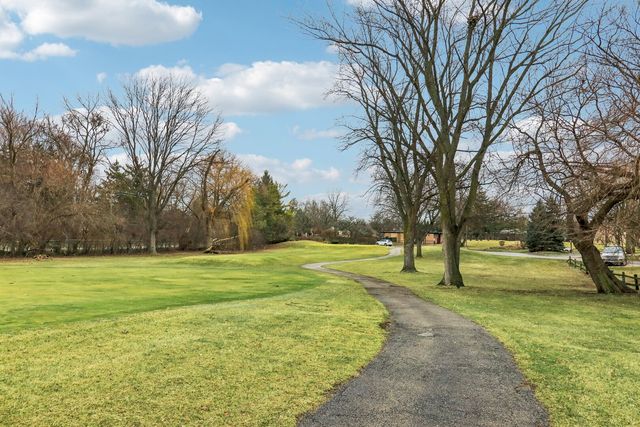 105 W Dover Drive, Mount Prospect, IL 60056