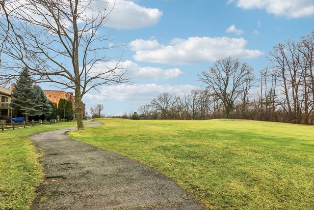 105 W Dover Drive, Mount Prospect, IL 60056