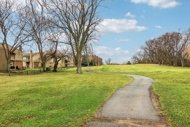 105 W Dover Drive, Mount Prospect, IL 60056