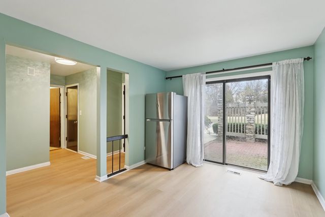 105 W Dover Drive, Mount Prospect, IL 60056