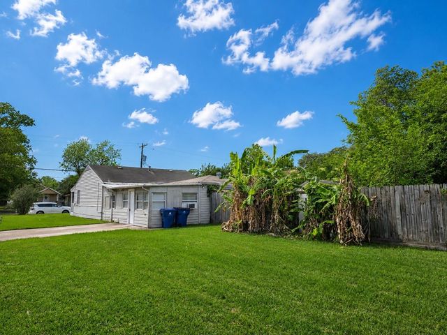 202 N Logan Street, Texas City, TX 77590