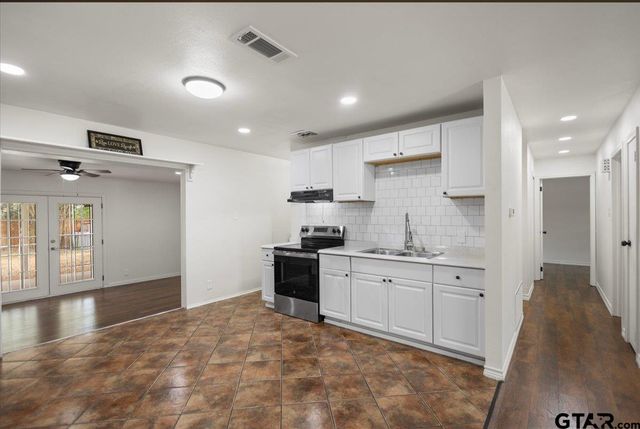 2428 Mckenzie Dr., Tyler, TX 75701