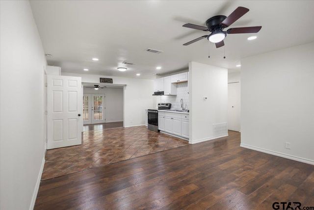 2428 Mckenzie Dr., Tyler, TX 75701
