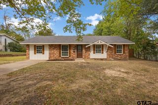2428 Mckenzie Dr., Tyler, TX 75701